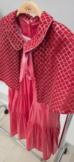 صورة فستان قطعتين احمر بربطة عنق والوشاح الراقي